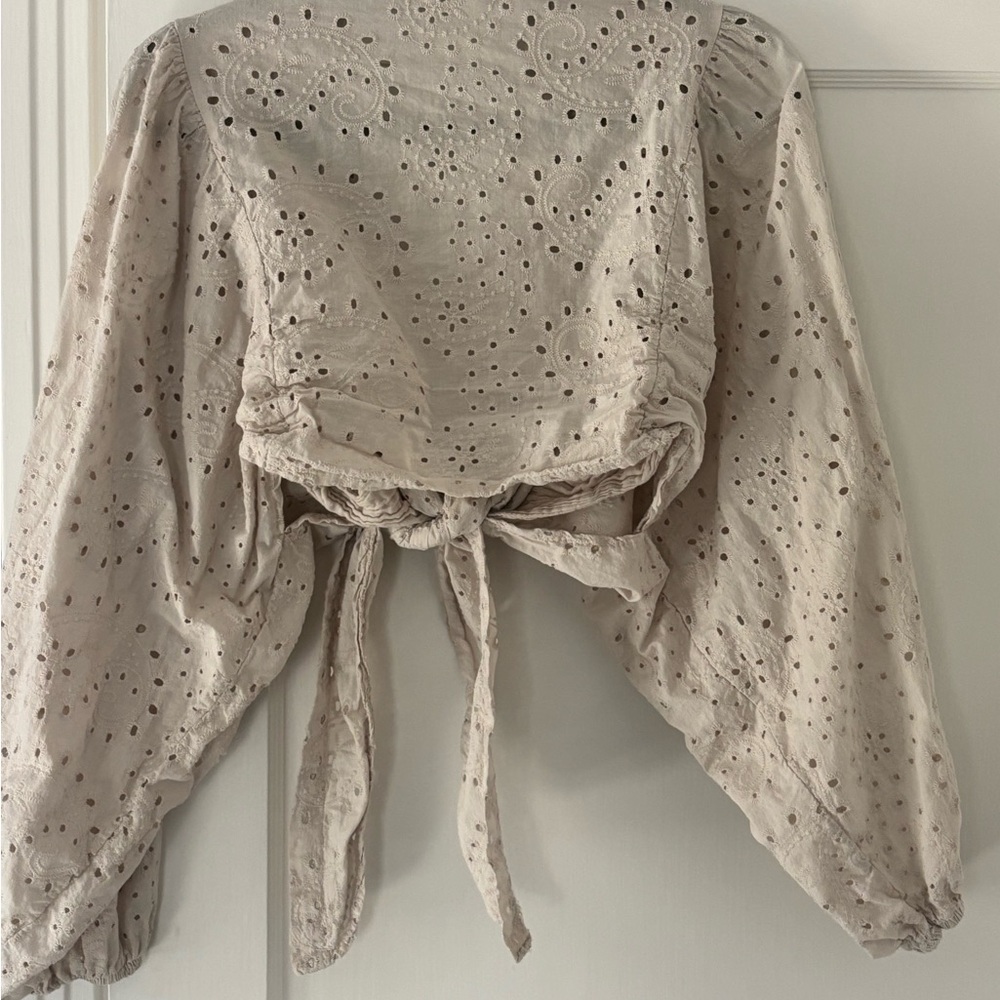 Meo Meli Cream Eyelet Tie-Front Blouse Size Small - Picture 7 of 10